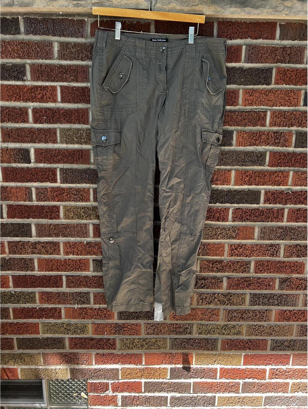 Dalia Collection Dark Olive Green Mid Rise Cargo Capri Pants